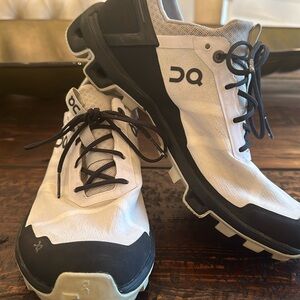 Almost new size 9 women’s black and white On Cloud sneakers